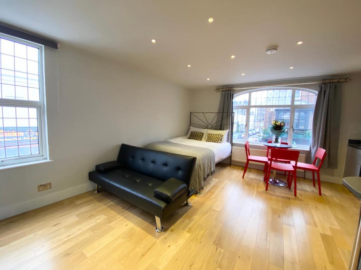 Stylish Maisonette And Studio In Victoria Лондон Экстерьер фото