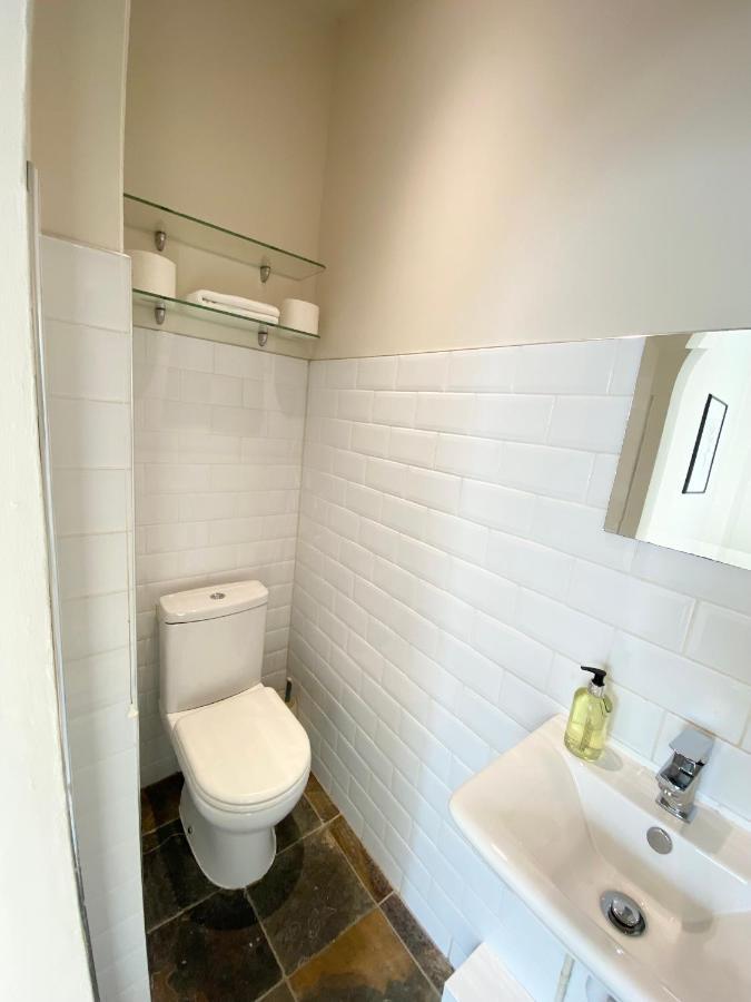 Stylish Maisonette And Studio In Victoria Лондон Экстерьер фото