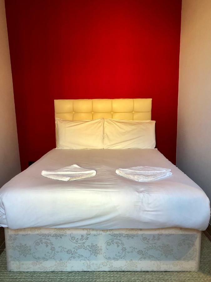 Stylish Maisonette And Studio In Victoria Лондон Экстерьер фото